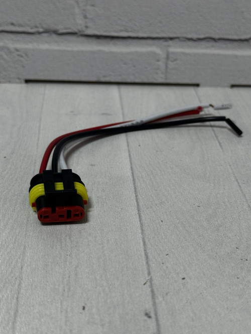 Патрон для ламп с проводом влагозащитный  3 - pin папа 